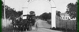 Photo of arch leading into Hyde Park