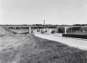 Photograph of IH-35 with overpass construction in progress