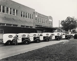 Photograph of delivery trucks in front of Paulissen Baking Company