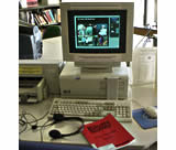 foto de computadora en un centro para el nuevo inmigrante